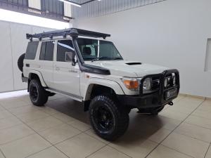 Toyota Land Cruiser 76 4.5D-4D V8 station wagon LX - Image 1