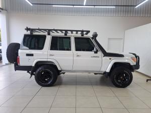 Toyota Land Cruiser 76 4.5D-4D V8 station wagon LX - Image 3