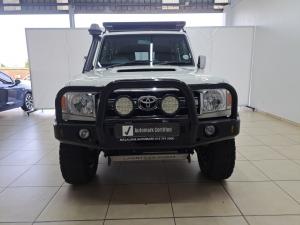 Toyota Land Cruiser 76 4.5D-4D V8 station wagon LX - Image 4