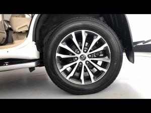 Toyota Land Cruiser Prado 2.8GD VX-L - Image 19