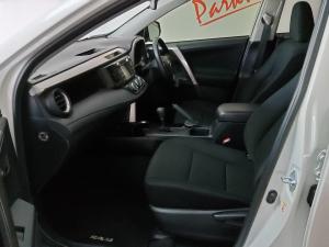 Toyota RAV4 2.0 GX auto - Image 7