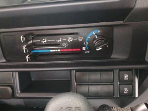 Toyota Land Cruiser 79 2.8 GD-6S/C - Image 15