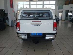 Toyota Hilux 2.4 GD-6 Raider 4X4 automaticD/C - Image 5
