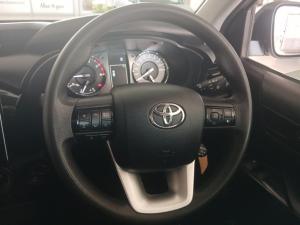 Toyota Hilux 2.4 GD-6 Raider 4X4 automaticD/C - Image 8