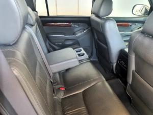 Toyota Land Cruiser Prado 4.0 VX - Image 8