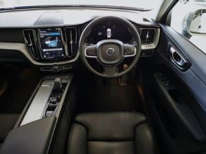 Volvo XC60 B5 AWD Essential - Image 3