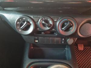 Toyota Hilux 2.4GD-6 Xtra cab Raider manual - Image 17