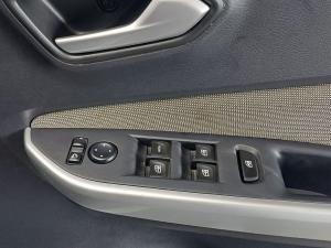 Nissan Magnite 1.0 Turbo Visia - Image 16