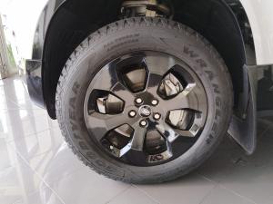Land Rover Defender 110 D300 X-Dynamic HSE - Image 6