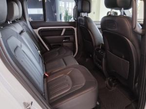 Land Rover Defender 110 D300 X-Dynamic HSE - Image 9