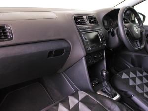 Volkswagen Polo Vivo hatch 1.6 Comfortline auto - Image 17