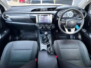 Toyota Hilux 2.4GD-6 single cab Raider manual - Image 8