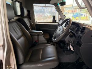 Toyota Land Cruiser 79 4.5D-4D LX V8 single cab - Image 10