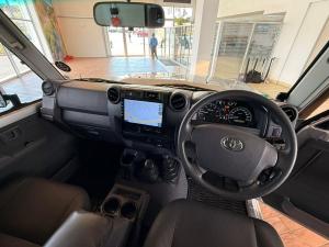 Toyota Land Cruiser 79 4.5D-4D LX V8 single cab - Image 11