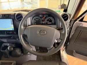 Toyota Land Cruiser 79 4.5D-4D LX V8 single cab - Image 12