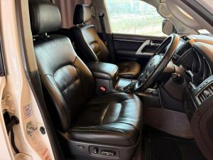 Toyota Land Cruiser 200 4.5D-4D V8 VX - Image 10