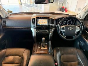 Toyota Land Cruiser 200 4.5D-4D V8 VX - Image 11