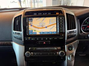 Toyota Land Cruiser 200 4.5D-4D V8 VX - Image 14