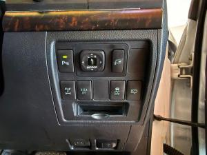 Toyota Land Cruiser 200 4.5D-4D V8 VX - Image 15