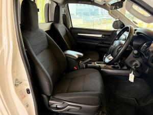 Toyota Hilux 2.8GD-6 single cab Raider auto - Image 10
