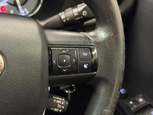 Toyota Hilux 2.4GD-6 double cab 4x4 Raider manual - Image 10