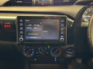 Toyota Hilux 2.4GD-6 double cab 4x4 Raider manual - Image 13