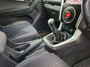 Isuzu D-Max 300 3.0TD double cab LX - Image 11