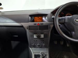 Opel Astra 1.6 Essentia - Image 11
