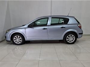 Opel Astra 1.6 Essentia - Image 2