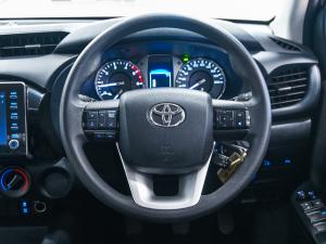 Toyota Hilux 2.4GD-6 double cab Raider manual - Image 10