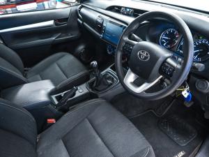 Toyota Hilux 2.4GD-6 double cab Raider manual - Image 11