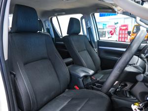Toyota Hilux 2.4GD-6 double cab Raider manual - Image 13