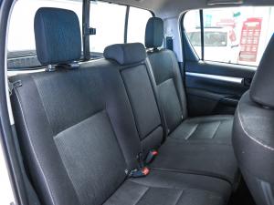 Toyota Hilux 2.4GD-6 double cab Raider manual - Image 15