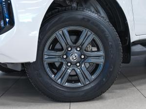 Toyota Hilux 2.4GD-6 double cab Raider manual - Image 3