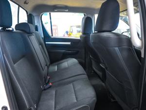 Toyota Hilux 2.4GD-6 double cab Raider manual - Image 9