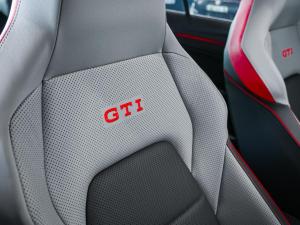 Volkswagen Golf GTI - Image 18