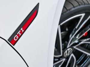 Volkswagen Golf GTI - Image 8