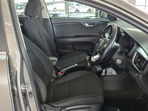 Kia Rio hatch 1.4 EX - Image 10