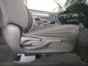 Toyota Hilux 2.4GD-6 Xtra cab Raider manual - Image 21