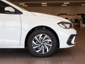 Volkswagen Polo hatch 1.0TSI Life auto - Image 10