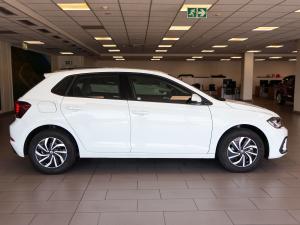 Volkswagen Polo hatch 1.0TSI Life auto - Image 11