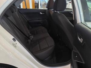 Kia Rio hatch 1.4 LS - Image 13