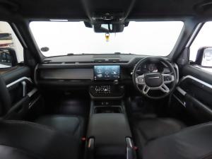 Land Rover Defender 110 D300 X-Dynamic HSE - Image 11
