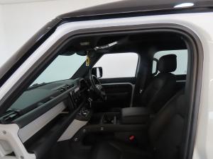 Land Rover Defender 110 D300 X-Dynamic HSE - Image 8