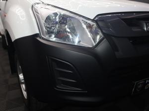 Isuzu D-Max Gen 6 250 single cab Fleetside safety - Image 6