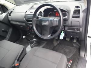 Isuzu D-Max Gen 6 250 single cab Fleetside safety - Image 8