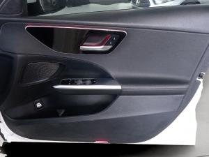 Mercedes-Benz C-Class C200 Avantgarde - Image 18
