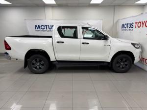 Toyota Hilux 2.4GD-6 double cab 4x4 Raider auto - Image 3