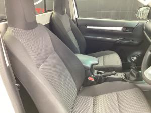 Toyota Hilux 2.4GD-6 SRX - Image 13