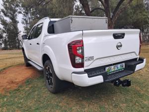 Nissan Navara 2.5DDTI LE/LE Plus automatic D/C - Image 2